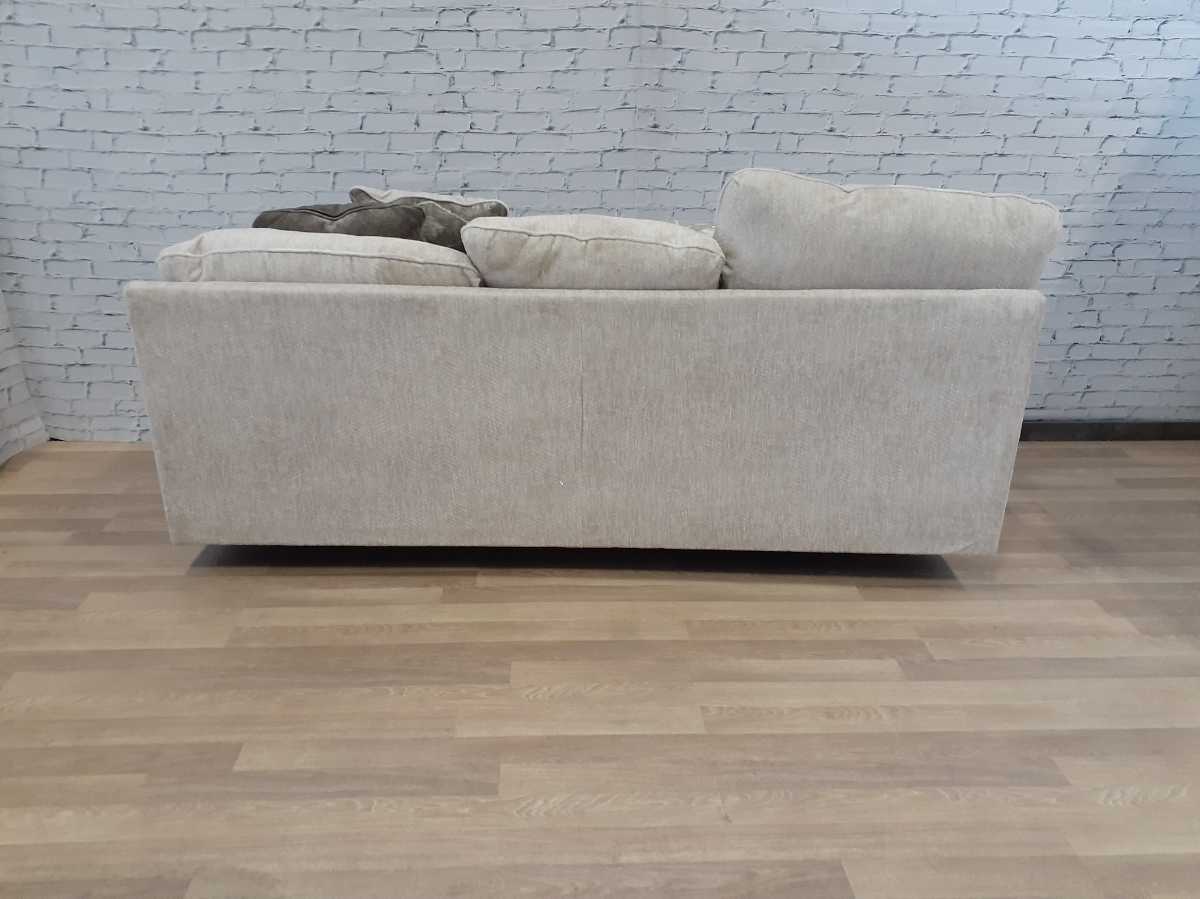 Alesandra-Exclusive Sofa - Gallery Image 11